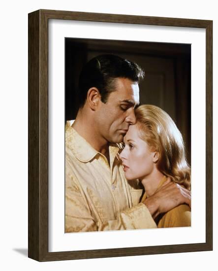 Pas by printemps pour Marnie MARNIE by AlfredHitchcock with Sean Connery and Tippi Hedren en, 1964 -null-Framed Photo