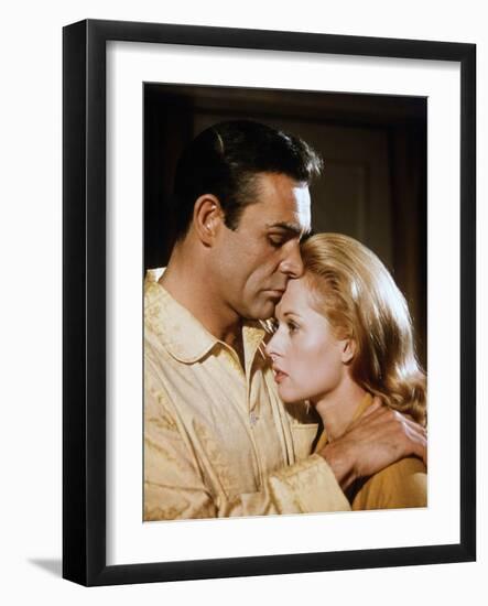 Pas by printemps pour Marnie MARNIE by AlfredHitchcock with Sean Connery and Tippi Hedren en, 1964 -null-Framed Photo