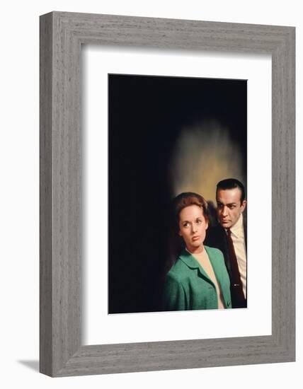 Pas by printemps pour Marnie MARNIE by AlfredHitchcock with Sean Connery and Tippi Hedren en, 1964 -null-Framed Photo