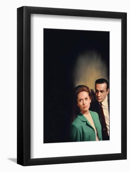 Pas by printemps pour Marnie MARNIE by AlfredHitchcock with Sean Connery and Tippi Hedren en, 1964 -null-Framed Photo