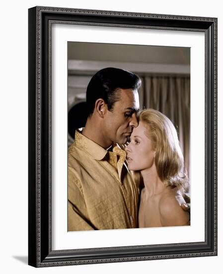 Pas by printemps pour Marnie MARNIE by AlfredHitchcock with Sean Connery and Tippi Hedren en, 1964 -null-Framed Photo