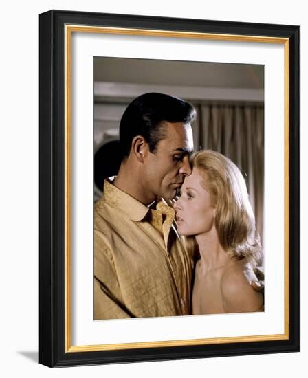 Pas by printemps pour Marnie MARNIE by AlfredHitchcock with Sean Connery and Tippi Hedren en, 1964 -null-Framed Photo