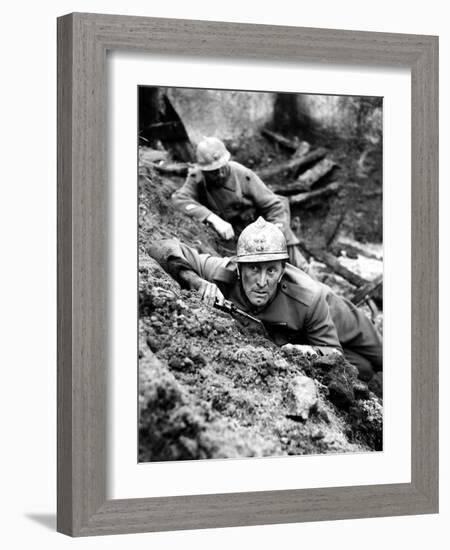 Paths Of Glory, Kirk Douglas, In The Trenches, 1957-null-Framed Photo