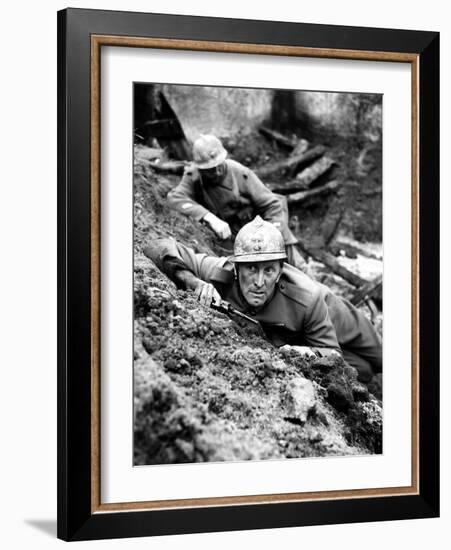 Paths Of Glory, Kirk Douglas, In The Trenches, 1957-null-Framed Photo