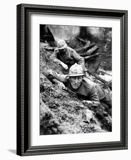 Paths Of Glory, Kirk Douglas, In The Trenches, 1957-null-Framed Photo