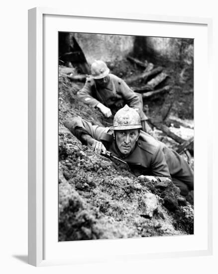 Paths Of Glory, Kirk Douglas, In The Trenches, 1957-null-Framed Photo