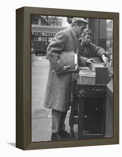 Paul Newman Shopping with His Wife, Joanne Woodward-Gordon Parks-Framed Premier Image Canvas