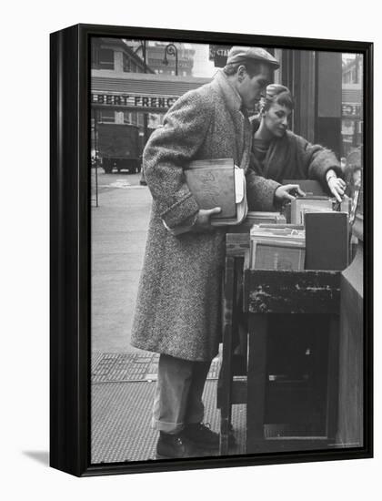 Paul Newman Shopping with His Wife, Joanne Woodward-Gordon Parks-Framed Premier Image Canvas