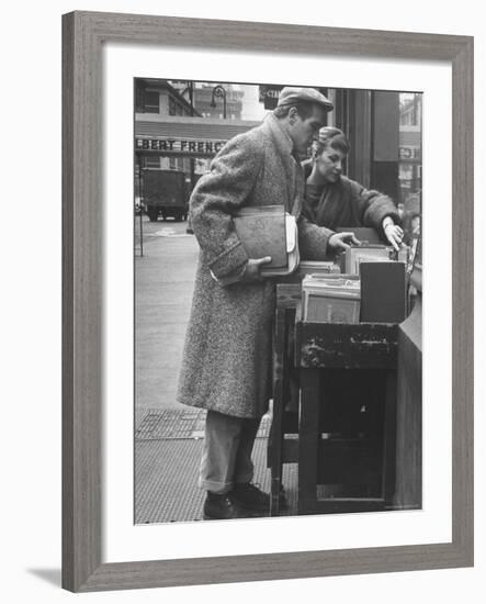 Paul Newman Shopping with His Wife, Joanne Woodward-Gordon Parks-Framed Premium Photographic Print