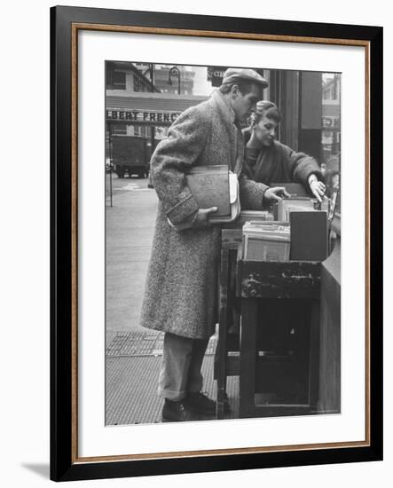 Paul Newman Shopping with His Wife, Joanne Woodward-Gordon Parks-Framed Premium Photographic Print