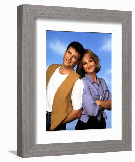 PAUL REISER; HELEN HUNT. "MAD ABOUT YOU" [1992].-null-Framed Premium Photographic Print