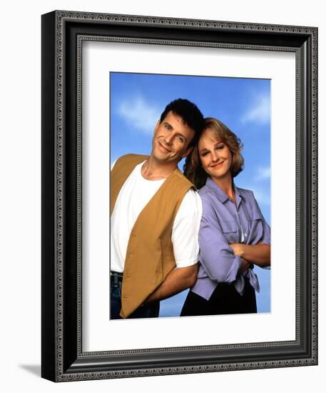 PAUL REISER; HELEN HUNT. "MAD ABOUT YOU" [1992].-null-Framed Premium Photographic Print