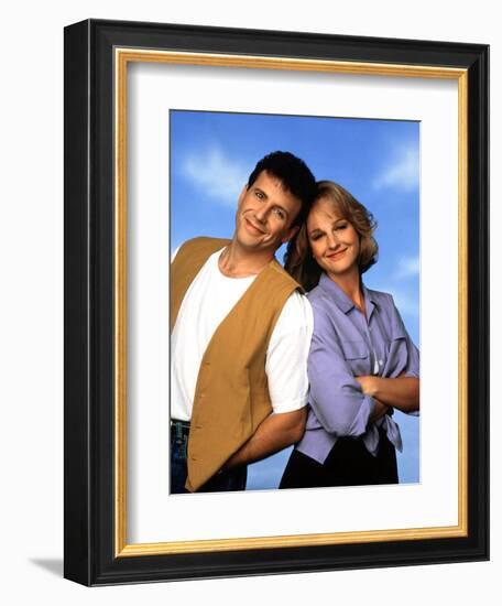 PAUL REISER; HELEN HUNT. "MAD ABOUT YOU" [1992].-null-Framed Premium Photographic Print