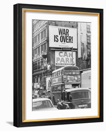 Peace Message from John Lennon and Yoko Ono-null-Framed Photographic Print