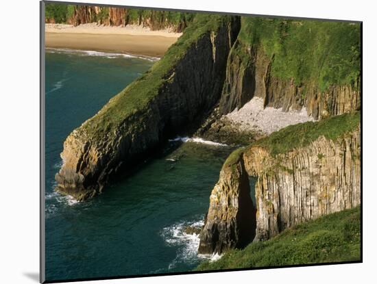 Pembrokeshire, Skrinkle Haven on the South Coast of Pembrokeshire, Wales-Paul Harris-Mounted Photographic Print