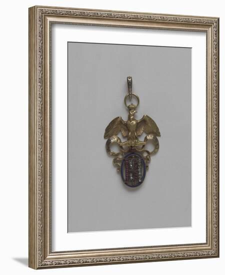 Pendentif surmonté d'un aigle-null-Framed Giclee Print