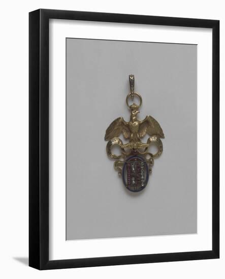 Pendentif surmonté d'un aigle-null-Framed Giclee Print