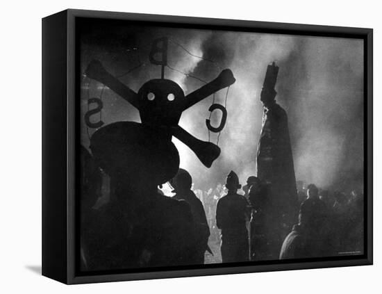 People Celebrating Guy Fawkes' Day with Burning of an Effigy of the Pope-Hans Wild-Framed Premier Image Canvas