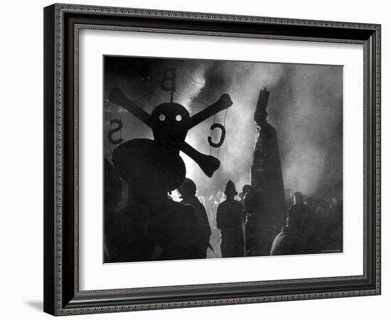 People Celebrating Guy Fawkes' Day with Burning of an Effigy of the Pope-Hans Wild-Framed Photographic Print