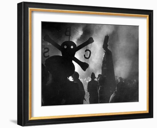 People Celebrating Guy Fawkes' Day with Burning of an Effigy of the Pope-Hans Wild-Framed Photographic Print
