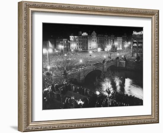 People Celebrating the Independence of Ireland on O'Connell Bridge before Midnight on Easter Sunday-Larry Burrows-Framed Photographic Print