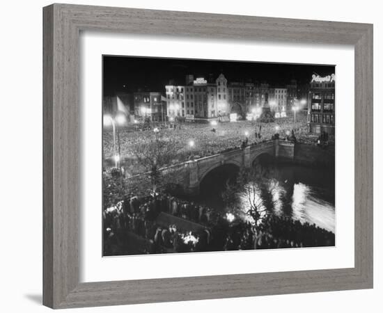 People Celebrating the Independence of Ireland on O'Connell Bridge before Midnight on Easter Sunday-Larry Burrows-Framed Photographic Print
