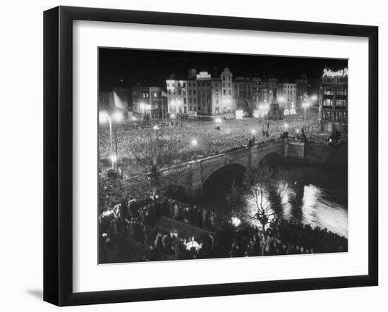 People Celebrating the Independence of Ireland on O'Connell Bridge before Midnight on Easter Sunday-Larry Burrows-Framed Photographic Print