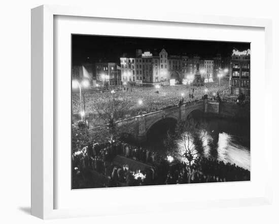 People Celebrating the Independence of Ireland on O'Connell Bridge before Midnight on Easter Sunday-Larry Burrows-Framed Photographic Print