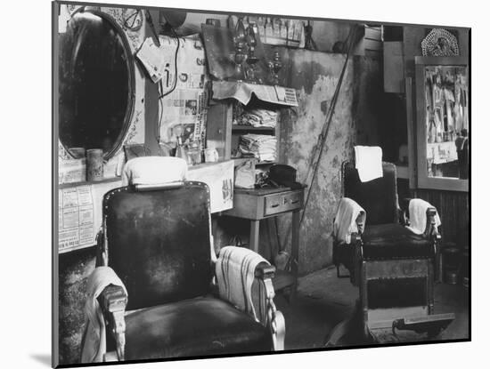 person barber shop in Atlanta, Georgia, 1936-Walker Evans-Mounted Photographic Print