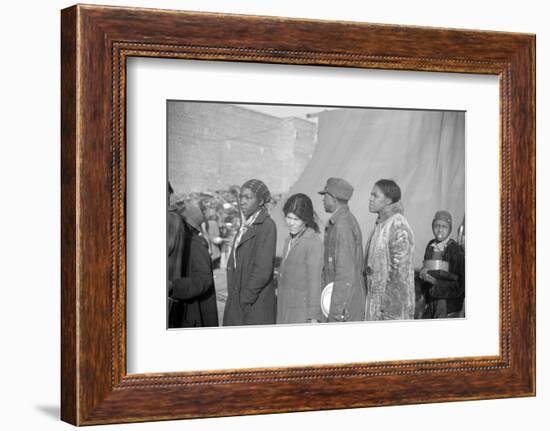 persones in the lineup for food at mealtime in the flood refugee camp, Forrest City, Arkansas, 1937-Walker Evans-Framed Photographic Print