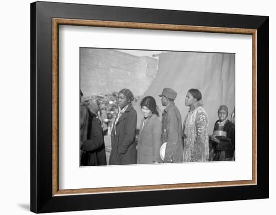 persones in the lineup for food at mealtime in the flood refugee camp, Forrest City, Arkansas, 1937-Walker Evans-Framed Photographic Print