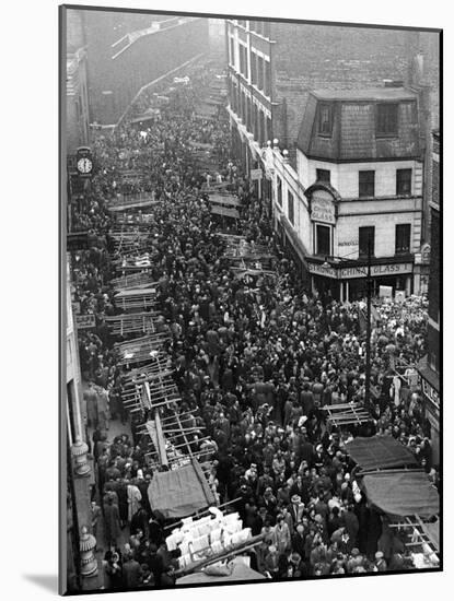 Petticoat Lane 1948-George Greenwell-Mounted Photographic Print