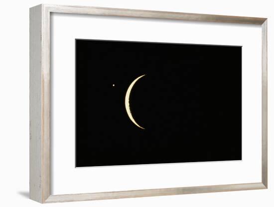 Photo of Venus & Crescent Moon-Fred Espenak-Framed Photographic Print