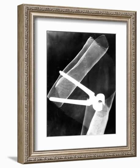 Photogram with Pliers, 1920-El Lissitzky-Framed Giclee Print