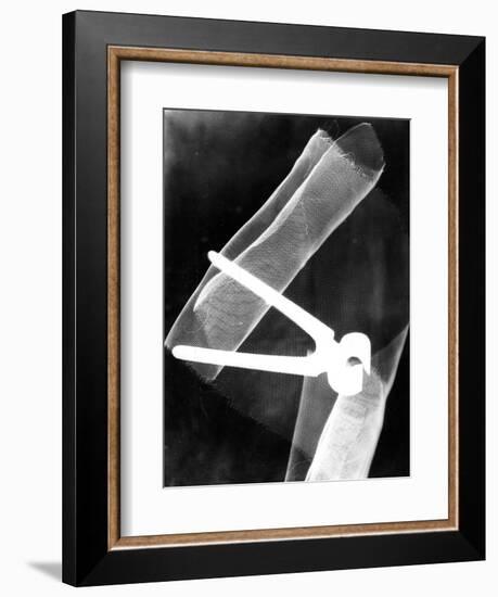 Photogram with Pliers, 1920-El Lissitzky-Framed Giclee Print