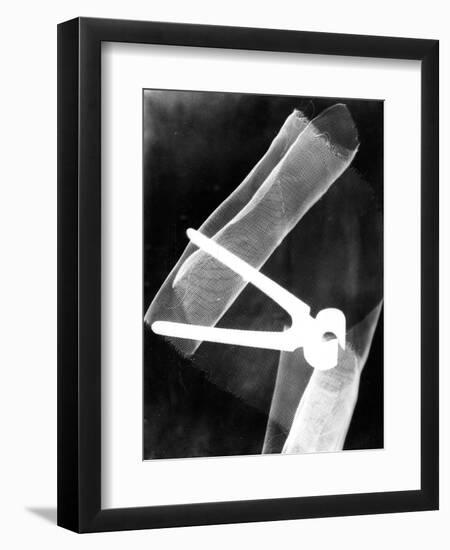 Photogram with Pliers, 1920-El Lissitzky-Framed Giclee Print