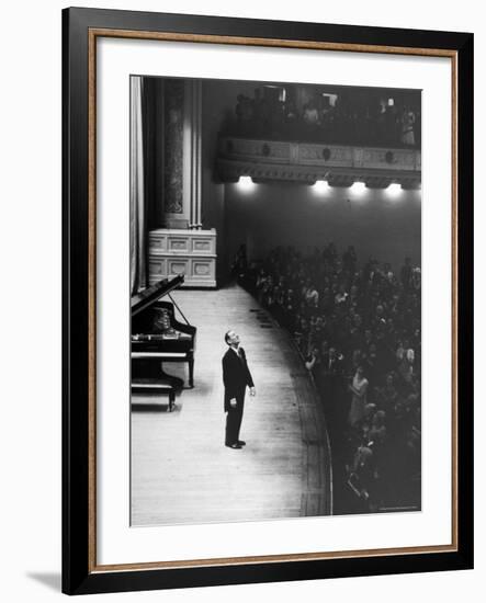 Pianist Vladimir Horowitz Receives Standing Ovation Upon Return to Concert Stage at Carnegie Hall-Alfred Eisenstaedt-Framed Premium Photographic Print
