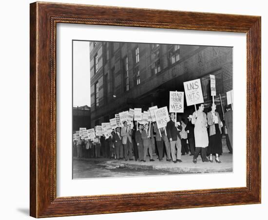 Picket Line of the Newspaper Guild of New York in 1950-null-Framed Photo