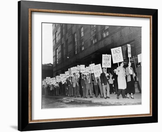 Picket Line of the Newspaper Guild of New York in 1950-null-Framed Photo