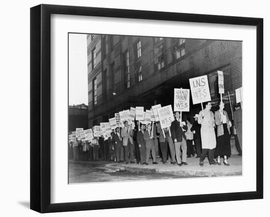 Picket Line of the Newspaper Guild of New York in 1950-null-Framed Photo