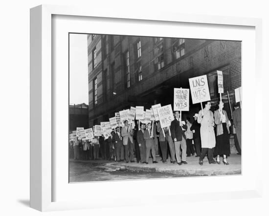 Picket Line of the Newspaper Guild of New York in 1950-null-Framed Photo