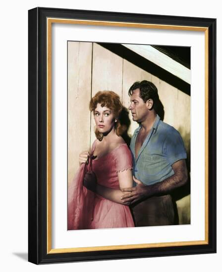 PICNIC, 1956 directed by JOSHUA LOGAN Kim Novak and William Holden (photo)-null-Framed Photo