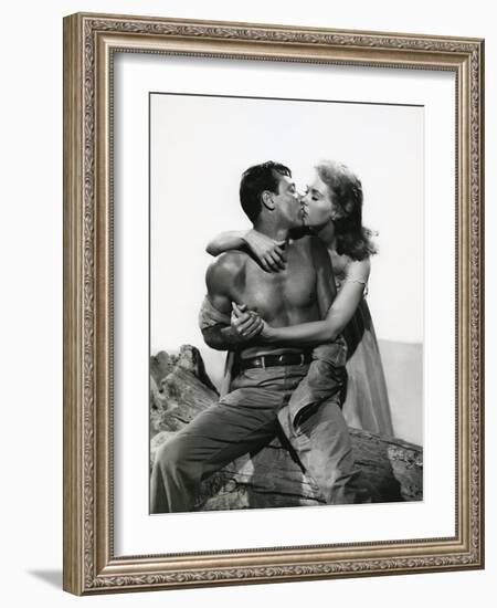 PICNIC, 1956 directed by JOSHUA LOGAN William Holden and Kim Novak (b/w photo)-null-Framed Photo