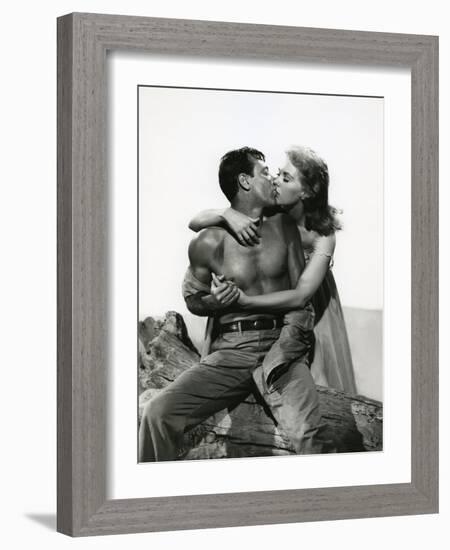 PICNIC, 1956 directed by JOSHUA LOGAN William Holden and Kim Novak (b/w photo)-null-Framed Photo