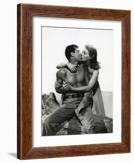 PICNIC, 1956 directed by JOSHUA LOGAN William Holden and Kim Novak (b/w photo)-null-Framed Photo