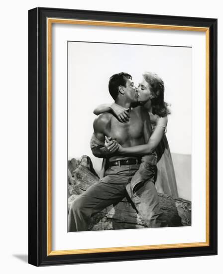 PICNIC, 1956 directed by JOSHUA LOGAN William Holden and Kim Novak (b/w photo)-null-Framed Photo