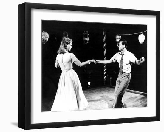 Picnic, Kim Novak, William Holden, 1955-null-Framed Photo