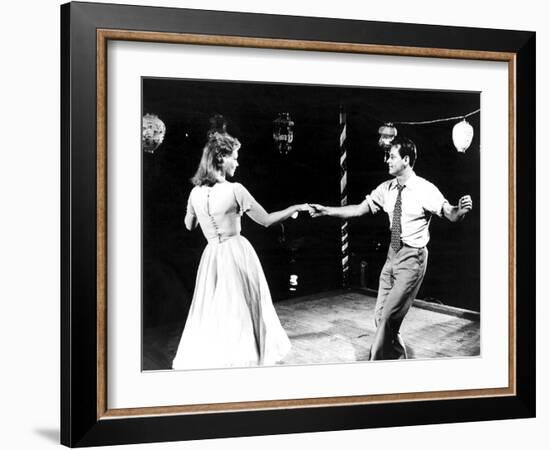 Picnic, Kim Novak, William Holden, 1955-null-Framed Photo