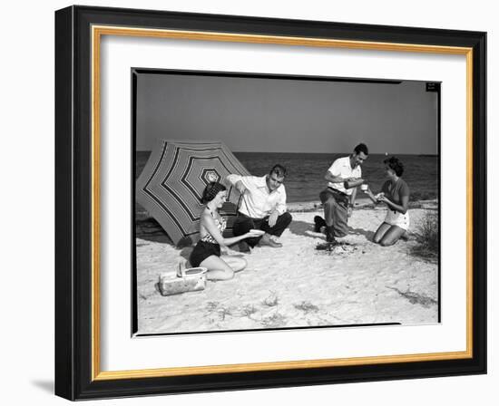 Picnic on the Beach-Bettmann-Framed Photographic Print