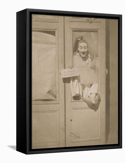 Pierrot enjambant une porte-fenêtre-Gaspard Félix Tournachon-Framed Premier Image Canvas